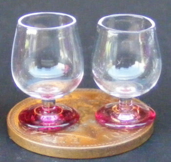 Dolls House Miniature Glass Drinking Glasses Pub Bar